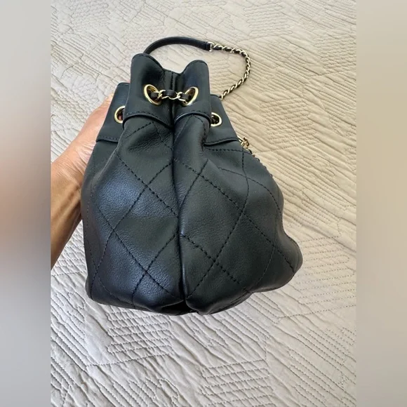 Chanel CC Chain Dweller Drawstring Bucket Bag Quilted Lambskin small Black - Picture 7 of 14